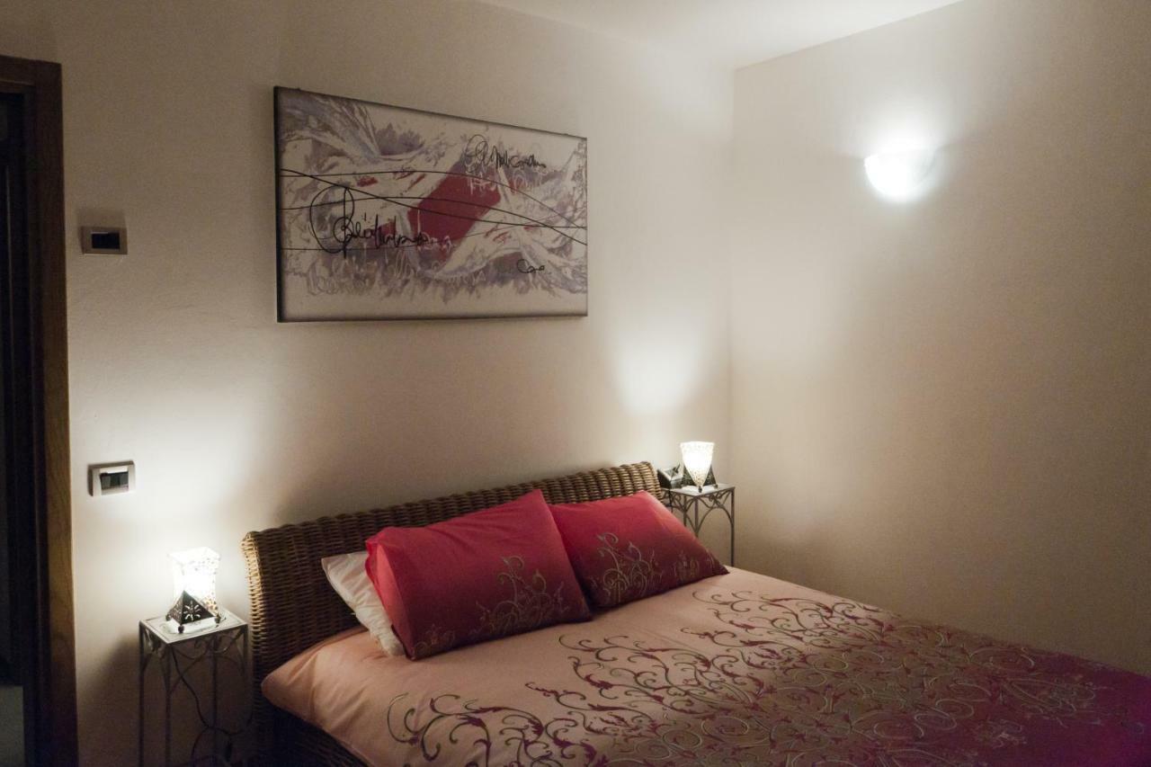 Bed and Breakfast Casale del Sole Garda Monzambano Exterior foto
